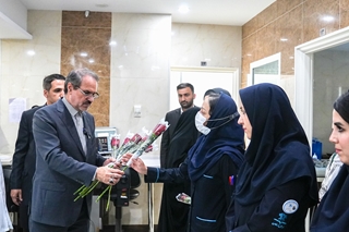 بازدید دکتر خدائیان از بیمارستان مرکز طبی کودکان در روز پرستار